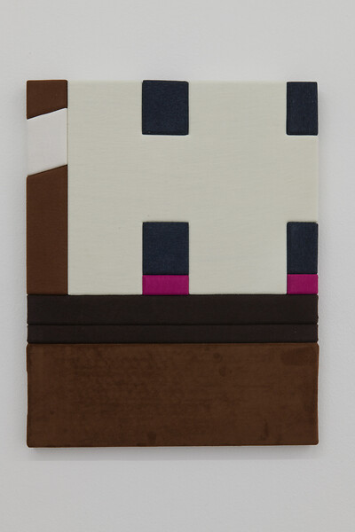 Splitter #3, Part 4, 2021 – 48 x 38 cm; Stoffe ausrangierter Kleidungsstücke auf Holzplatten; Foto: Annette Kradisch