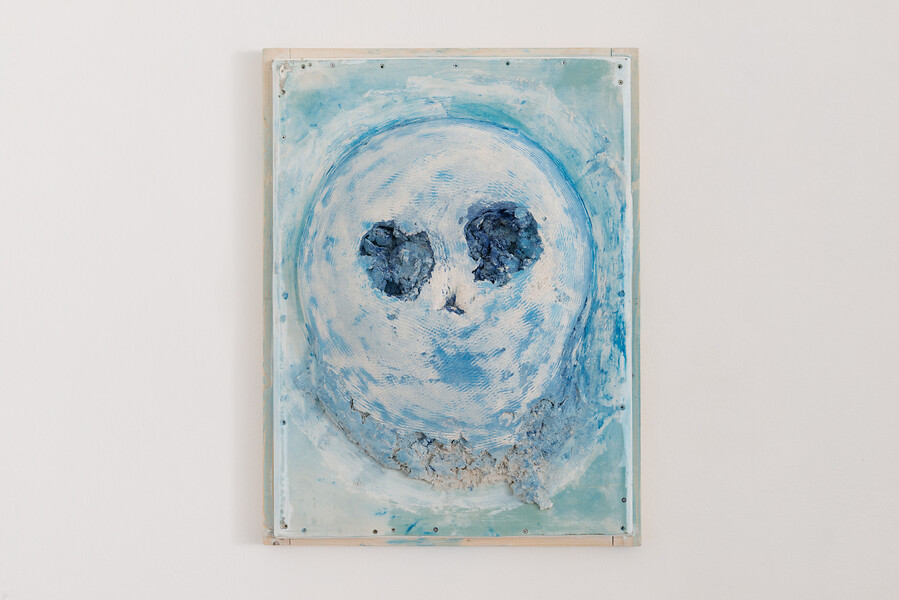 Ohne Titel, 2019 &ndash; 83 x 63 cm; Putz, Pigment auf Gipskarton und Holz; Foto: Annette Kradisch