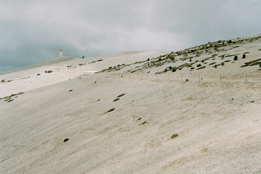 o.T. Mont Ventoux  - LAND (Tour de France), 2003 - 2005 &ndash; Auflage: 7 & 3; 60 x 90 cm & 90 x 231,5 cm & 160 x 215 cm