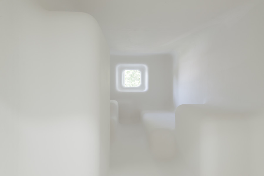 Jugendzimmer, 2001/2018 &ndash; 530 x 240 x 230 cm; Holz, Styropor, Farbe; Foto: Annette Kradisch