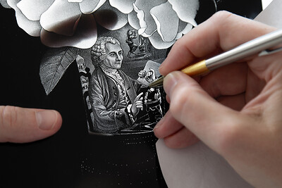 Thilo Westermann (Werkprozess Hinterglasmalerei  „Rose Jean-Jacques Rousseau in einer Vase mit einem Porträt von Jean-Jacques Rousseau") &ndash; Foto: Studio Thilo Westermann