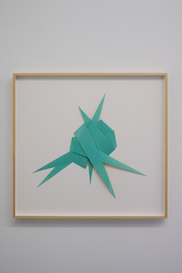 Susanne  Roth, ohne Titel (#11), 2018 &ndash; 36 x 39 cm; Papierschnitt gefaltet; Foto: Annette Kradisch