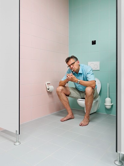 Ben Hübsch im Rahmen seines Gesamtfarbkonzepts „Kita Campus am Seepark“ Freiburg; Foto: Bernhard Strauß