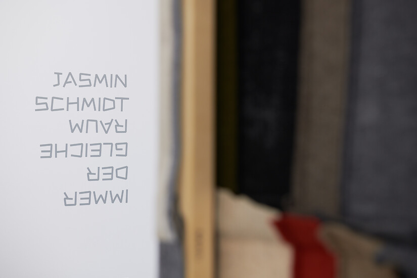 Ausstellungsansicht Jasmin Schmidt - Immer der gleiche Raum &ndash; Foto: Annette Kradisch