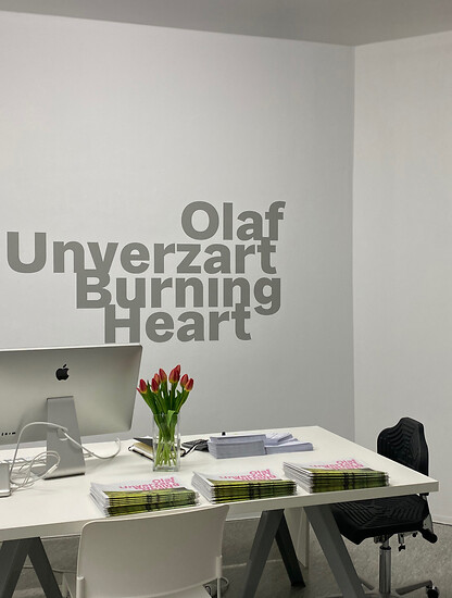 Ausstellungsansicht „Burning Heart” &ndash; Foto: Oechsner Galerie