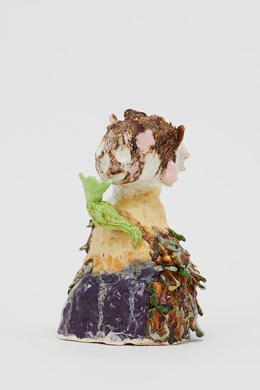 Markus Putze, „Jenseits alter Namen und Sagen”, 2021/2024 &ndash; 30 x 20 x 21 cm; glasierte Keramik (Foto: Annette Kradisch)