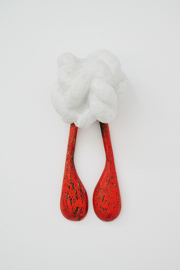 ohne Titel, 2026 &ndash; 33 x 16 x 15 cm; Silikon, Holz, Lackfarbe; (Foto: Annette Kradisch)