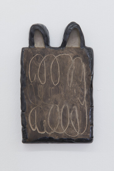 Tomoe Hikita, Guri, 2022 &ndash; 32 cm x 19 cm; Keramik; Foto: Annette Kradisch