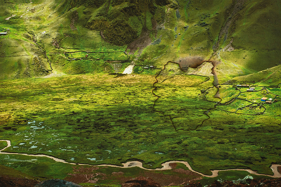 Ring of Fire (Vinicunca, Anden, Peru), 2020 &ndash; aus Burning Heart (19-teilig); Ed. 3 + 2 AP; 58 x 87 cm; Archival Pigment Print auf Rice Papier