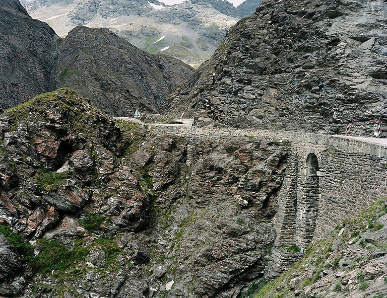 Col de I’seran (Frankreich) aus der Serie „Strata“, 2012 &ndash; Ed. 5+1, 128 x 165 cm; Light Jet Print auf Aludibond kaschiert;
gerahmt