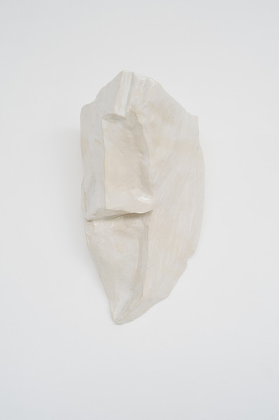 The great Escape I, 2011 &ndash; ca. 40 x 20 x 20 cm; Keramik, glasiert