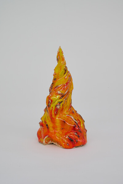 Feuer, 2025 &ndash; 14 x 7 x 6 cm; glasierte Keramik Foto: Annette Kradisch