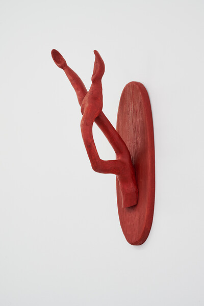 ohne Titel, 2024 &ndash; 63 x 20 x 27 cm; Holz, Ölfarbe; (Foto: Annette Kradisch)