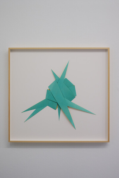ohne Titel (#11), 2018 &ndash; 36 x 39 cm; Papierschnitt gefaltet; Foto: Annette Kradisch